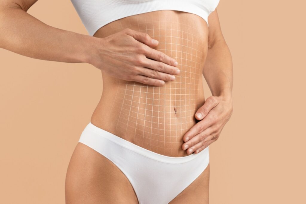 femeie cu un abdomen bine conturat