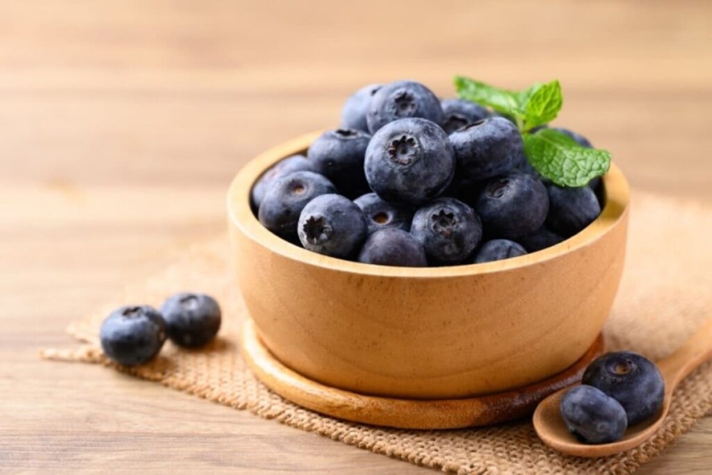 Fructele de pădure pentru productia de colagen – afine, zmeură, coacăze 